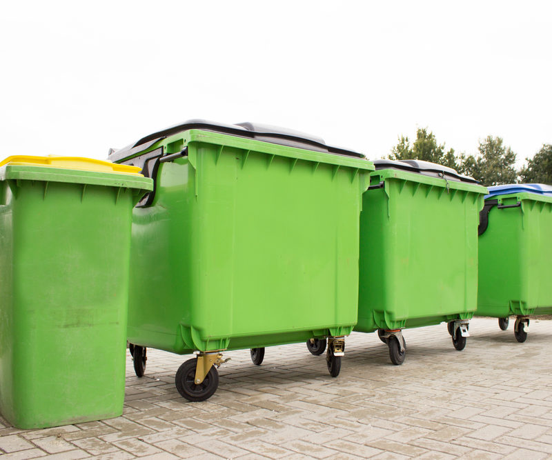 Jakie korzyści sprawia zastosowanie kontenerów na śmieci w budownictwie?